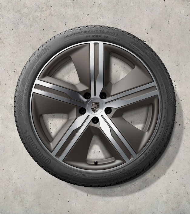 22 colių „Macan“ išskirtinio dizaino žieminių ratlankių ir padangų komplektas, dažytas „Turbonite“ spalva