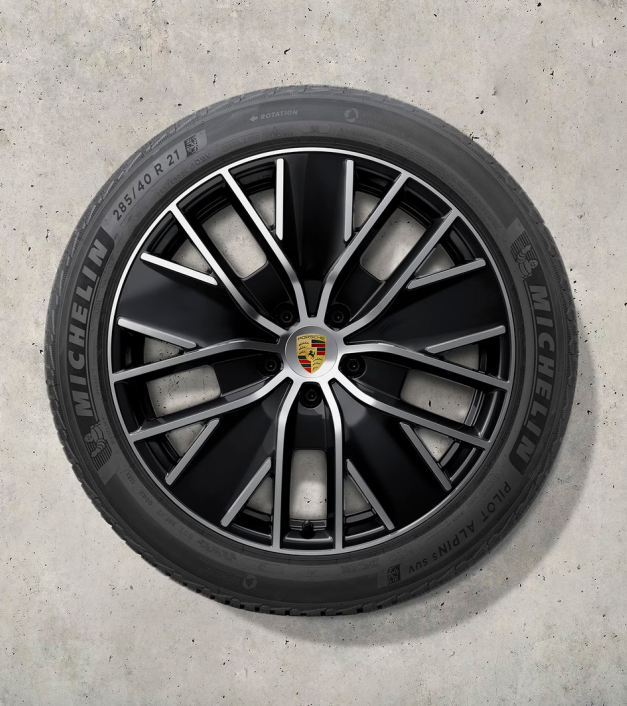 21 colio „Macan“ dizaino žieminių ratlankių ir padangų komplektas, dažytas juodai (blizgus)