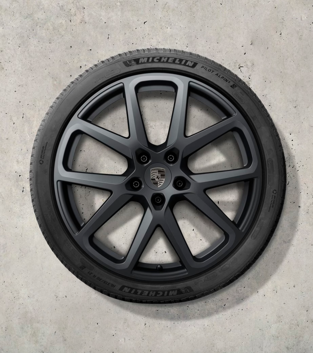 21 colio „Panamera SportDesign“ žieminių ratlankių ir padangų komplektas, dažytas juodai (satino blizgesys)