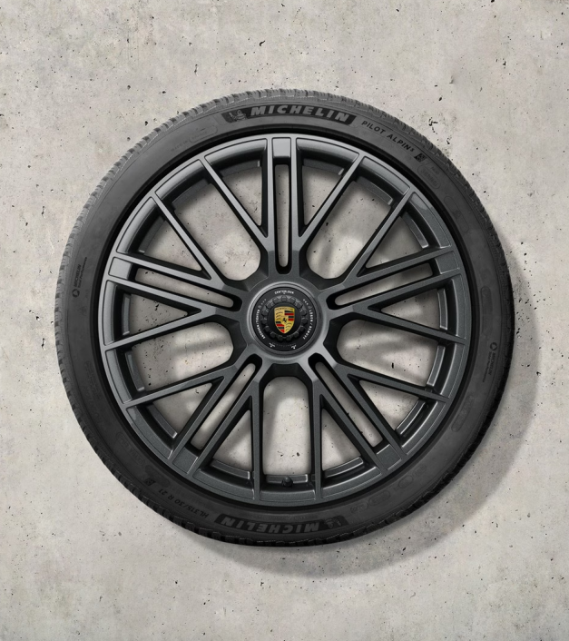 21 colio „Panamera Turbo S“ pilnas žieminių ratlankių ir padangų komplektas, dažytas antracito pilka spalva, su centriniu ratų užraktu