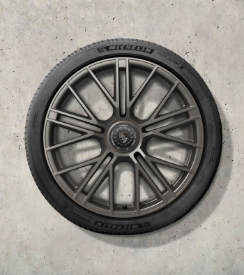 21 colio „Panamera Turbo S“ žieminių ratlankių ir padangų komplektas, su centriniu ratų užraktu, dažytas „Turbonite“ spalva