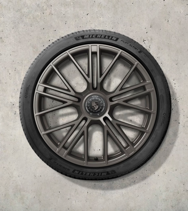 21 colio „Panamera Turbo S“ žieminių ratlankių ir padangų komplektas, su centriniu ratų užraktu, dažytas „Turbonite“ spalva