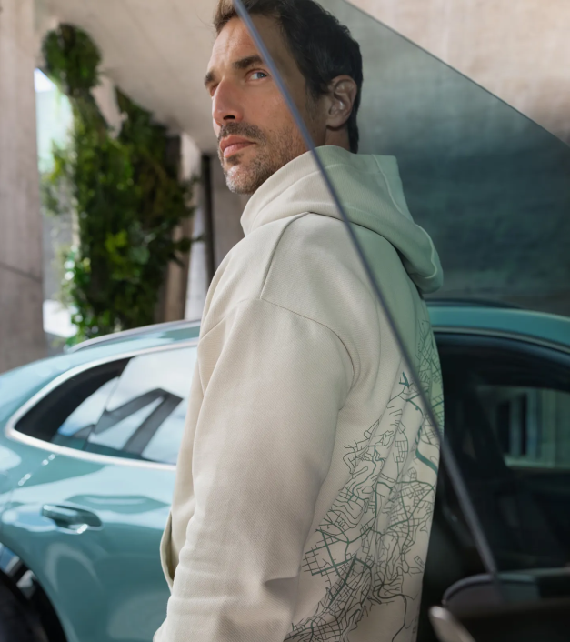 Unisex „Urban“ džemperis su gobtuvu – „Porsche Cayenne Electric Lifestyle“